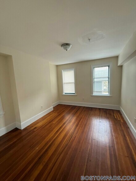 Building Photo - 881 Massachusetts Ave