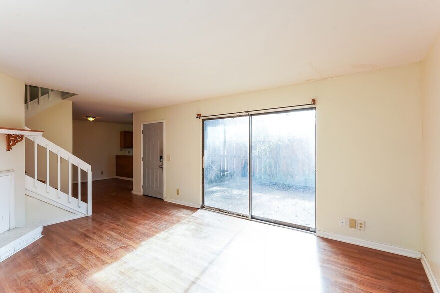 Building Photo - 136 Cedarwood Ln