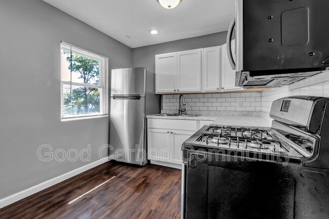 Building Photo - 194 Herkimer St