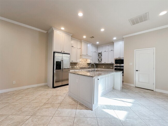 Building Photo - 23 Jonquil Pl