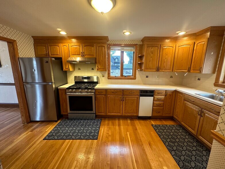 Primary Photo - 235 Ashcroft Rd