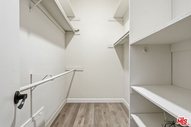 Building Photo - 1271 Stoner Ave