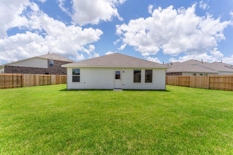 Back view - 18602 Gravago Ln
