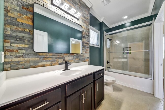 Building Photo - 346 NE 47th Pl