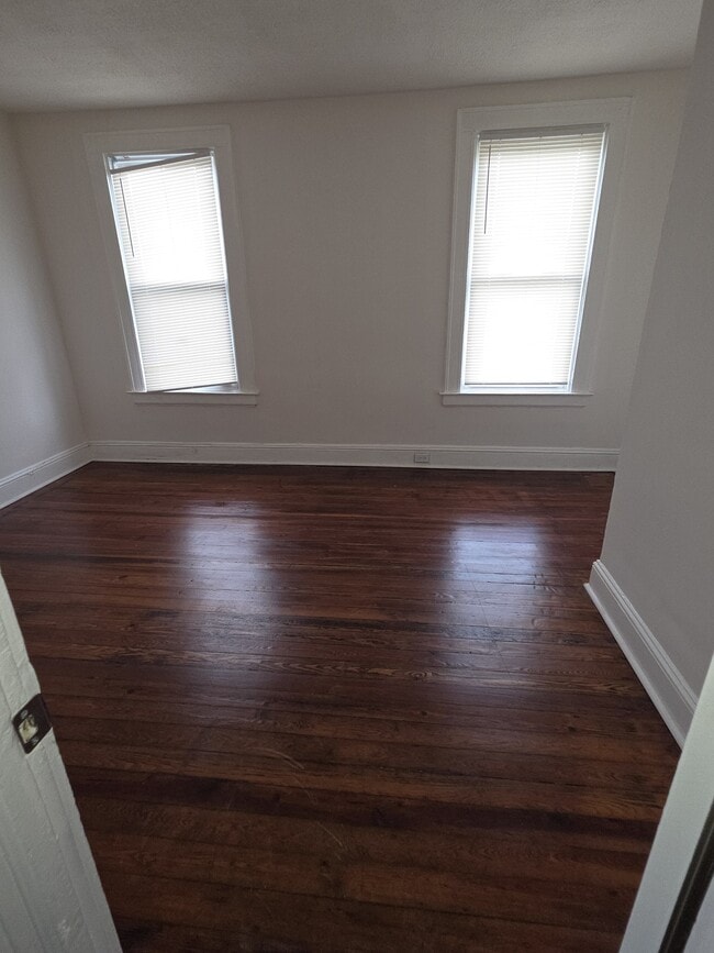 Building Photo - 3151 Ravenwood Ave