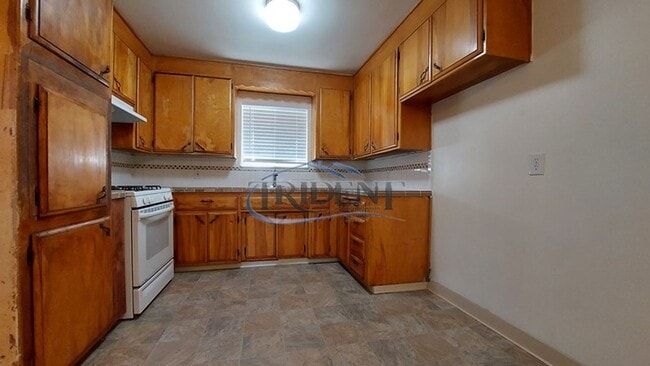 Building Photo - This is a cute updated 3 bedroom 2 bath house