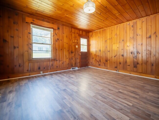 Building Photo - 503 Childs St