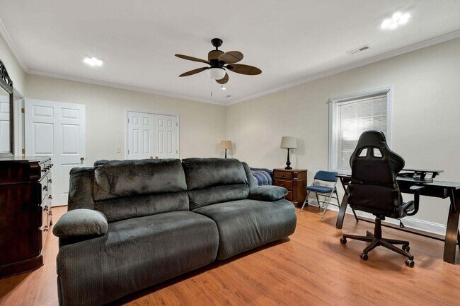 Building Photo - 1865 Weston Pl NW