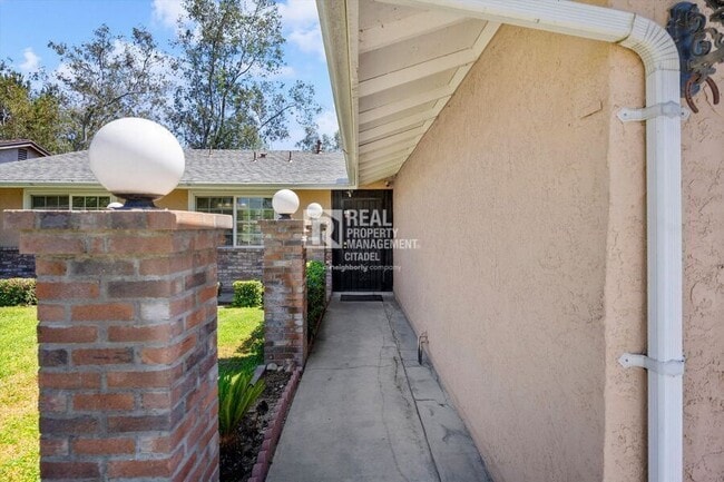 Building Photo - 16653 Mallory Dr