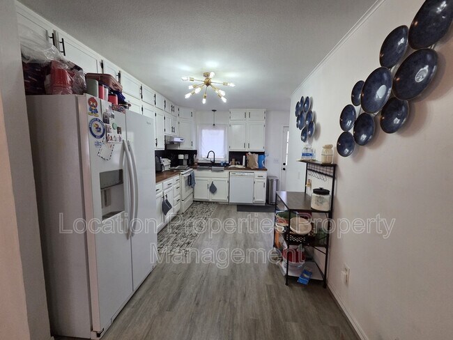 Building Photo - 1311 W 19th Terrace