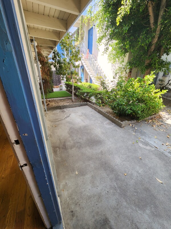 Building Photo - 1909 Beachwood Dr