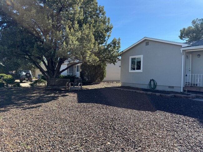 Building Photo - 2 Bedroom, 1 Bath Home in Prescott!