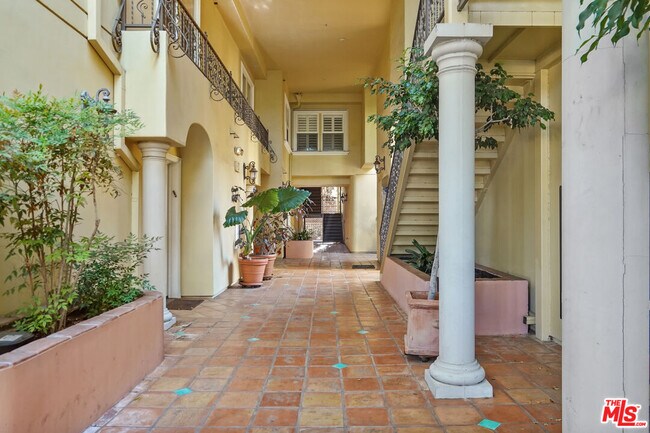 Building Photo - 1050 N Edinburgh Ave