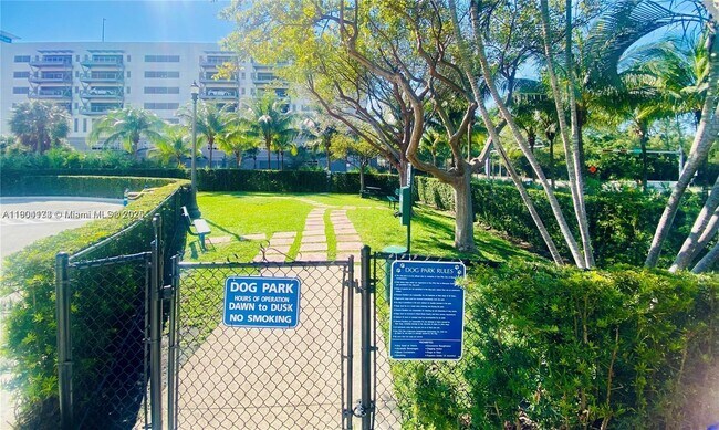 Building Photo - 14951 Royal Oaks Ln