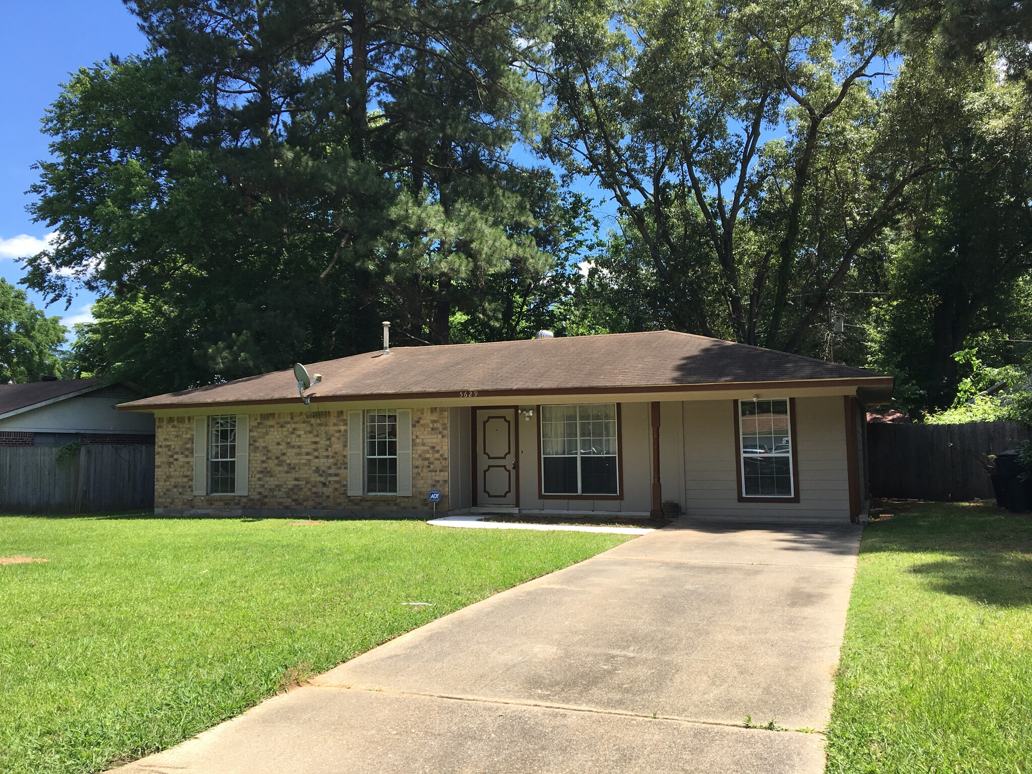 Building Photo - 5629 Cross Timbers Dr