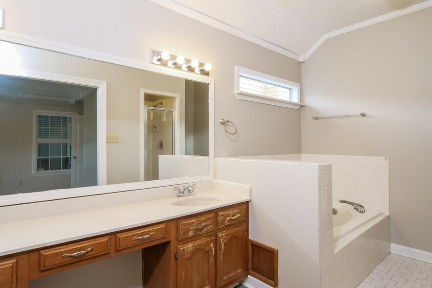 Building Photo - 6643 Collins Way Dr