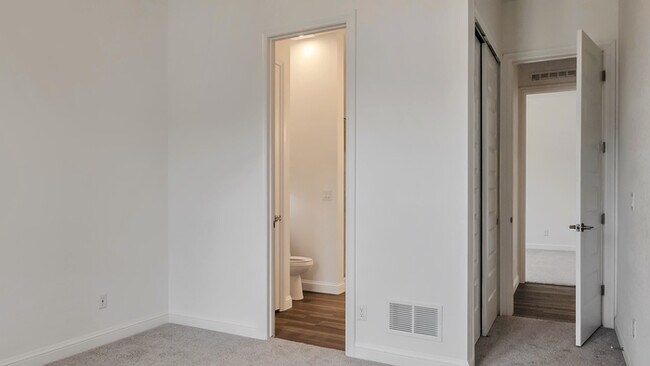 Building Photo - Beautiful Home in Canyons South!