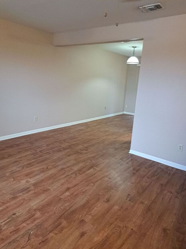 Building Photo - 1514 Kraft Ave