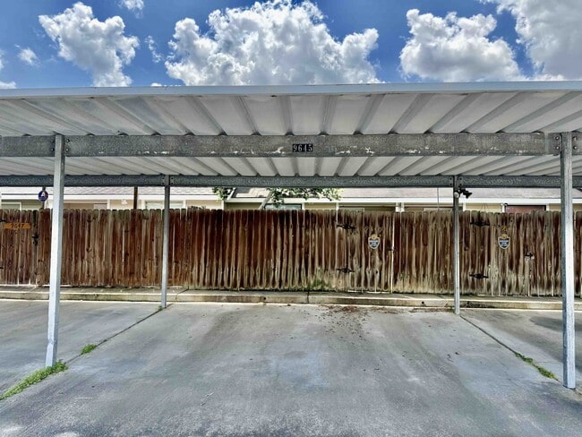 Building Photo - 9645 Siegen Ln