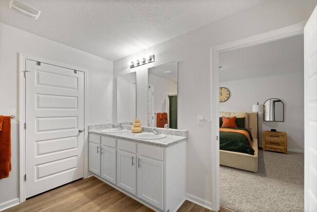Building Photo - 5213 Peach Dr