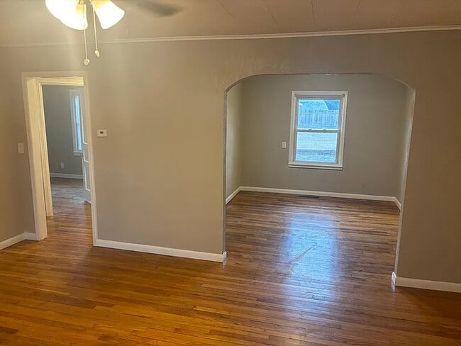 Building Photo - Westside Home For Rent 2 bed 1 bath