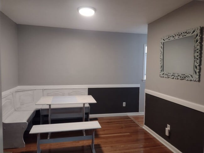 Building Photo - Beautifully renovated 4 bed 5 bath condo with a private back yard