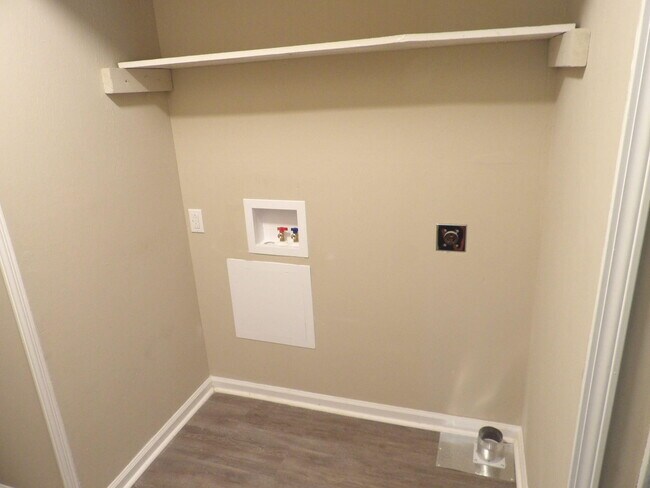 Building Photo - 248 Meadowview Dr