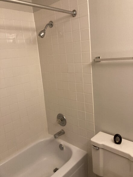 Building Photo - 5800 Oakwood Dr