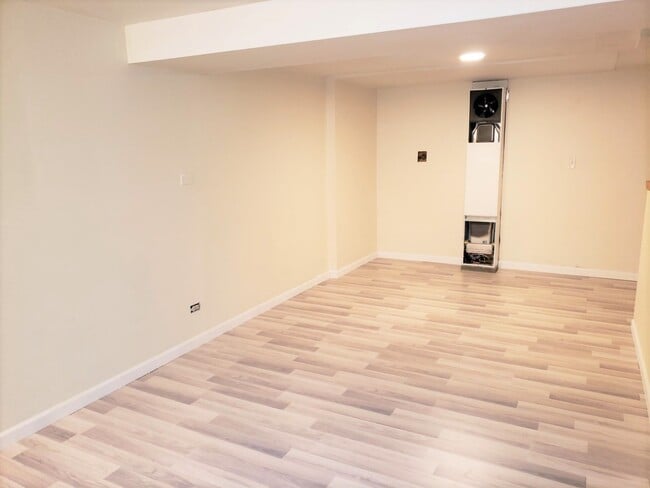 Building Photo - 2312 Oakton St