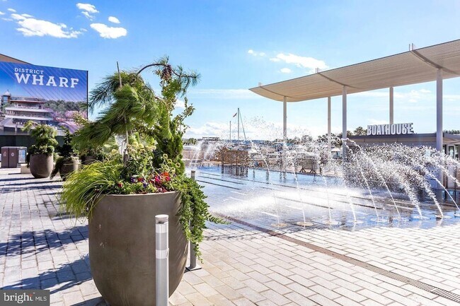 Building Photo - 560 N Street SW Unit UNIT N409