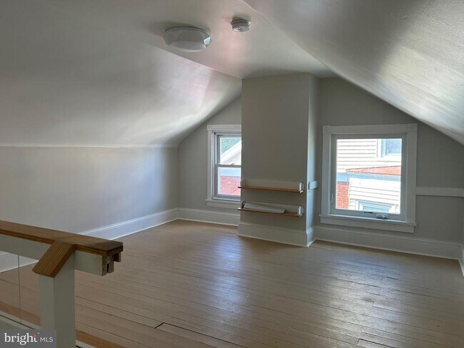 Building Photo - 217 N Adams St