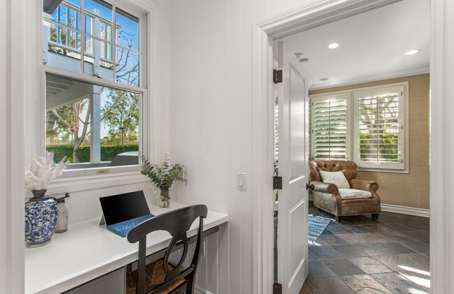 Building Photo - 13 Cape Danbury