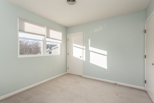 Building Photo - 9 Quincy Way
