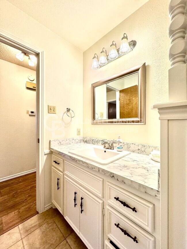 Building Photo - 4409 75th Dr