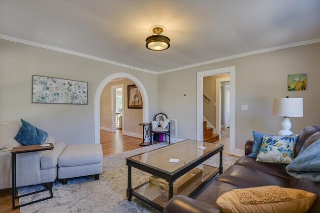 Building Photo - 126 Horry St SE