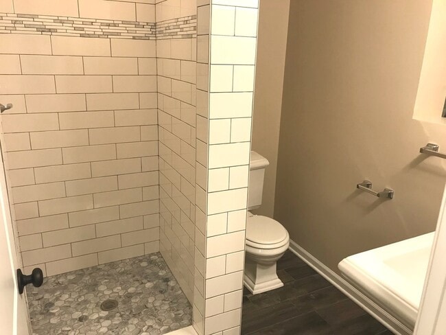 Building Photo - 819 Tomawadee Dr