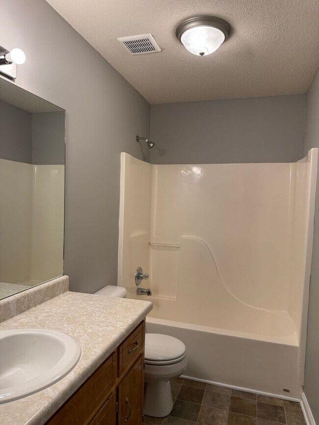 Building Photo - Sango! 3 Bed/2.5 Bath with unfinished basement! Great for Commuters to Nashville!