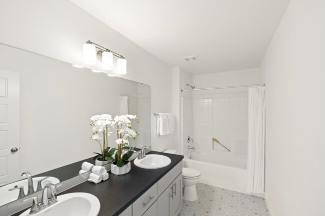 Building Photo - 4Bd/3.5Ba Covington House
