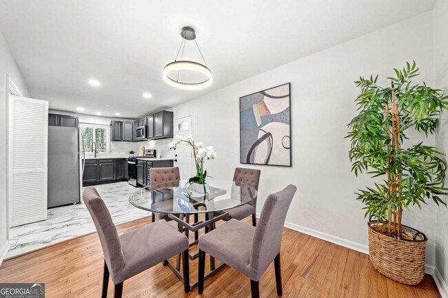 Building Photo - 801 N Evelyn Pl NW