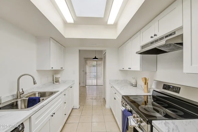 Building Photo - 712 S Lebanon Ln