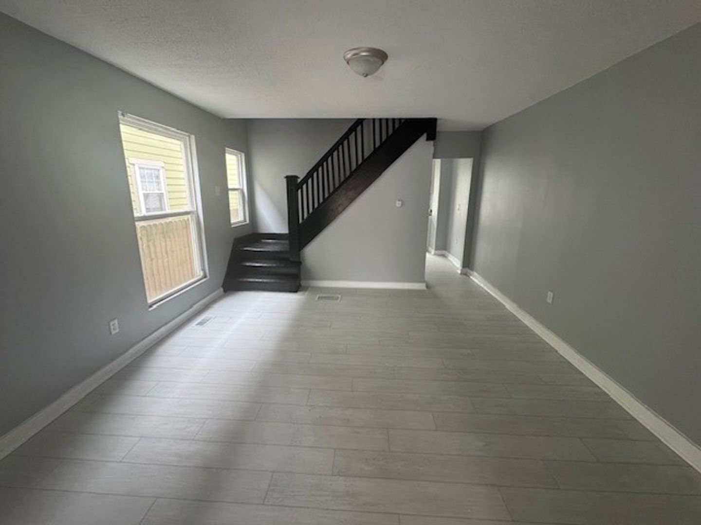 Building Photo - Completely Renovated 3BR/1BA Townhome located close to downtown Indy.