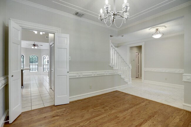 Building Photo - 127 Rush Haven Dr