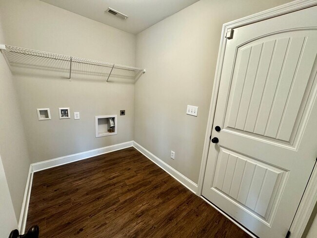 Building Photo - Nice Home Centrally Located in Athens!