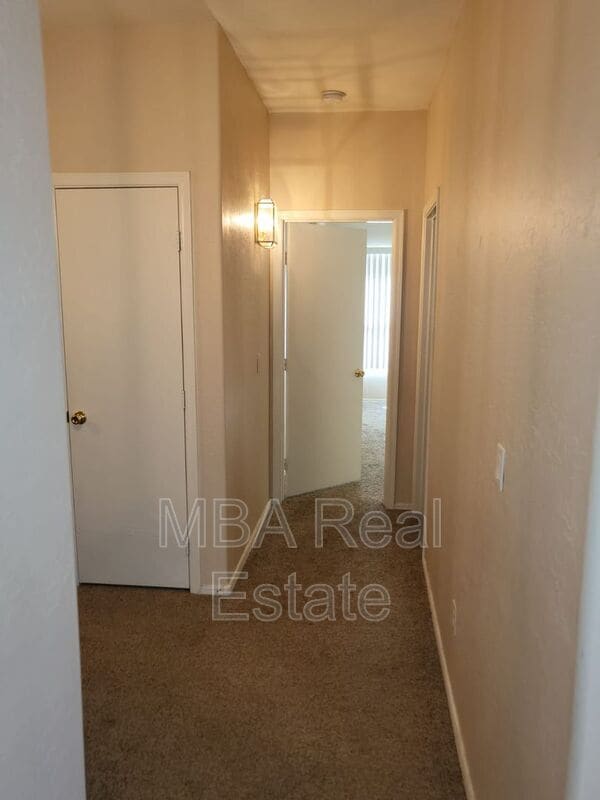 Building Photo - 277 S Wild Horse Way