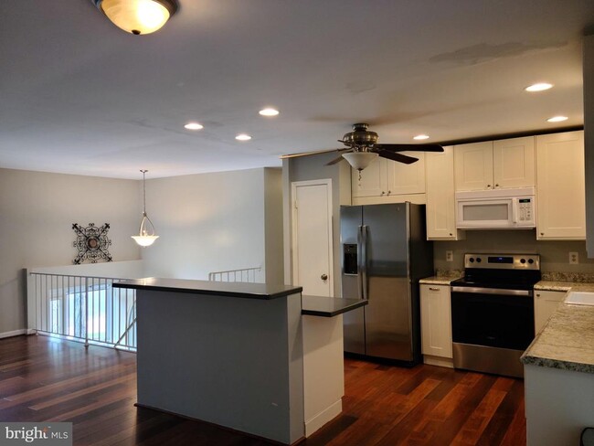 Building Photo - 2512 Deepford Dr