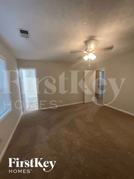 Building Photo - 2097 Phillips Rd