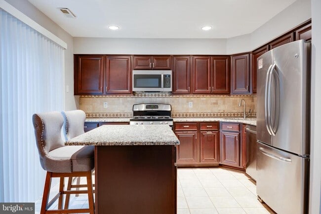 Building Photo - 203 Waverly Ct