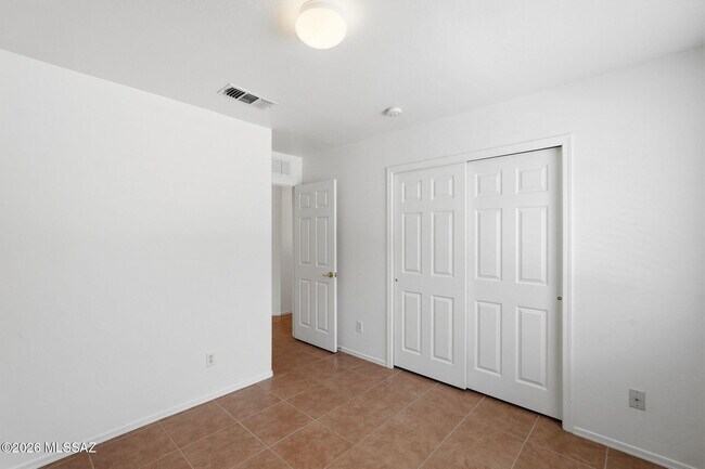 Building Photo - 8435 E Bowline Rd