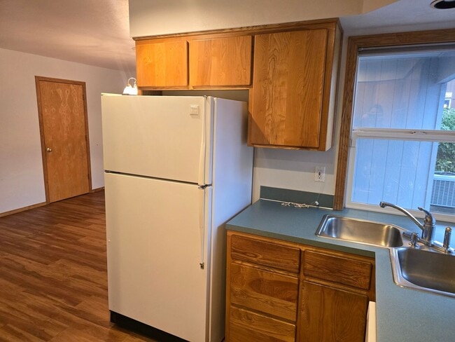 Building Photo - 2 Bedroom in Excellent Location!