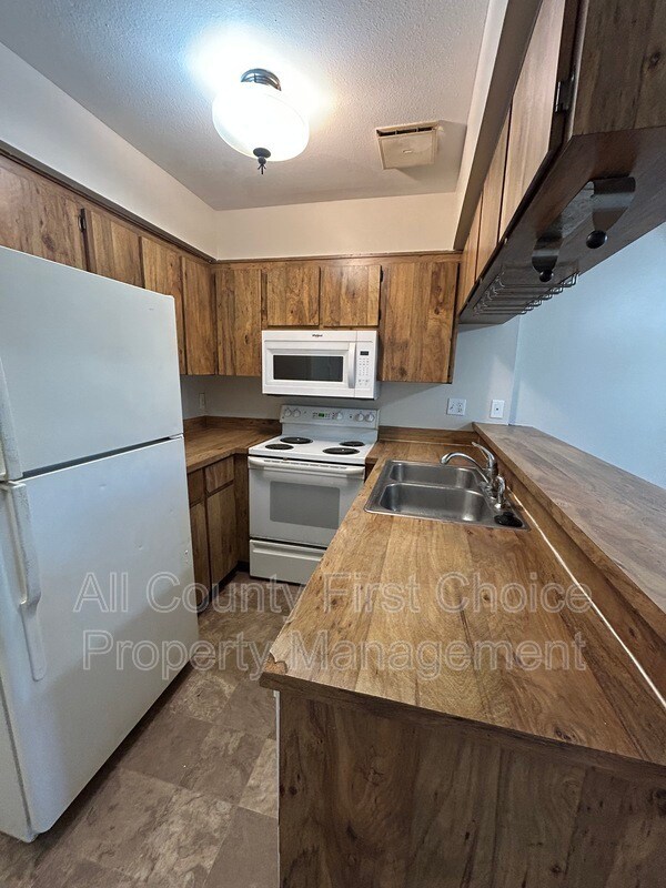 Building Photo - 6600 121st Ave N